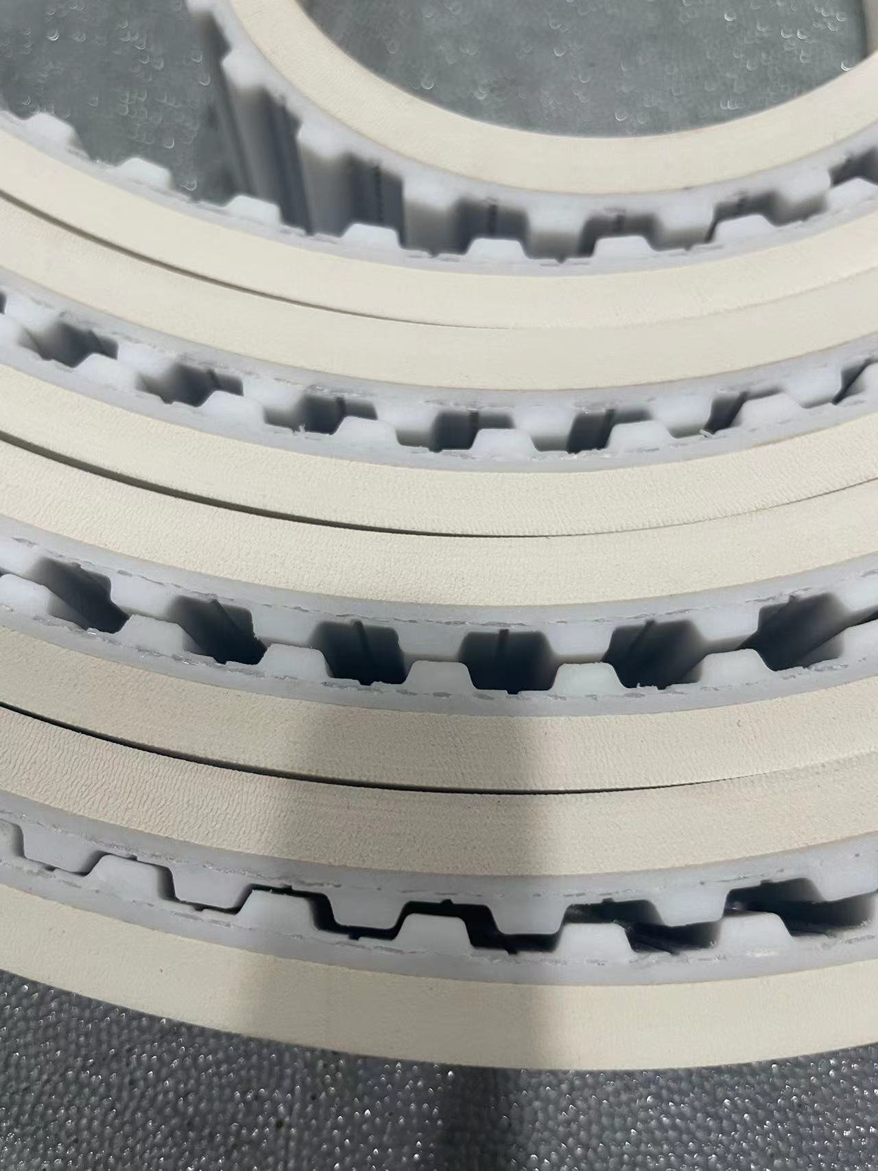 <a href='http://m.yiemit.com/' target='_blank'><u>同步帶</u></a>