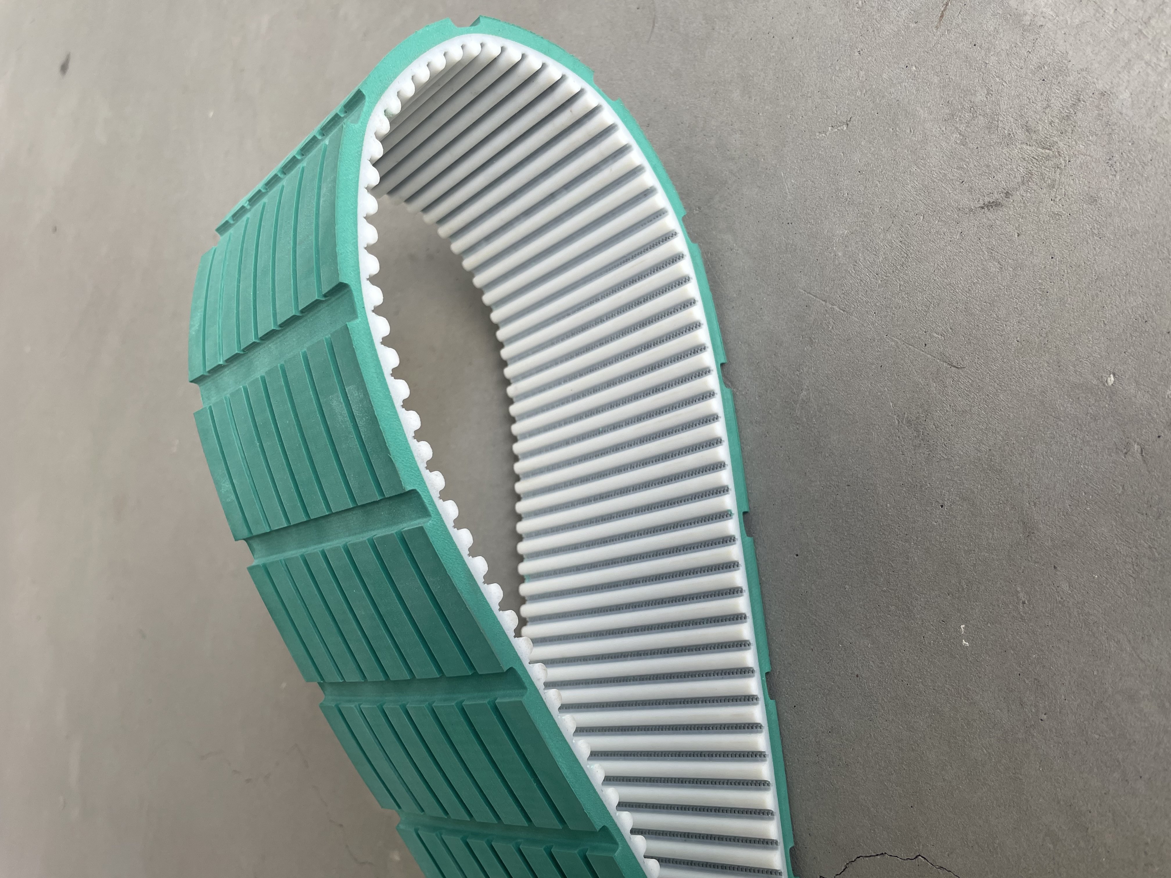 <a href='http://m.yiemit.com/' target='_blank'><u>同步帶</u></a>