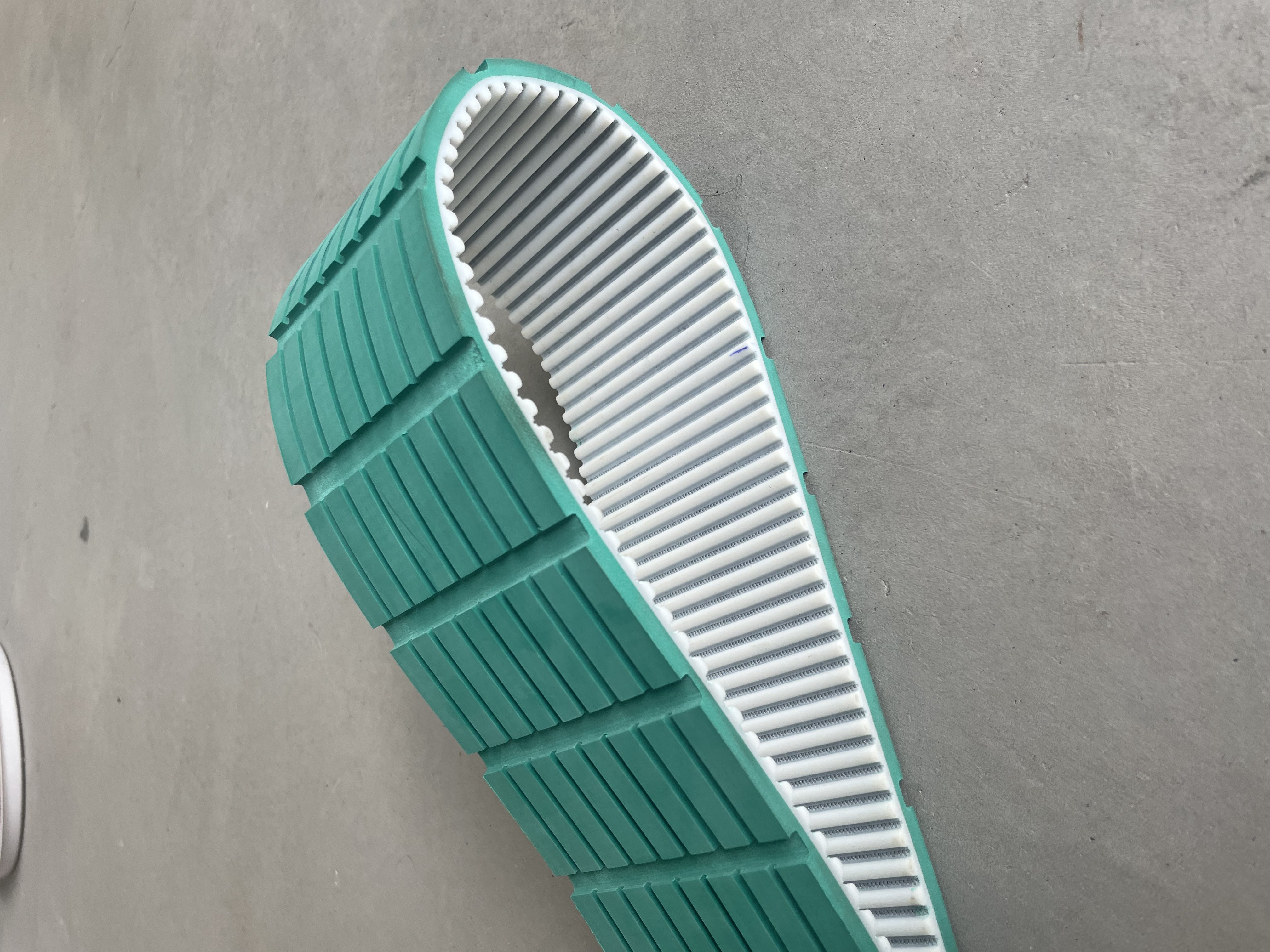 <a href='http://m.yiemit.com/' target='_blank'><u>同步帶</u></a>